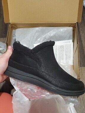 Clarks Black Fleece-Lined Slip-On Bootie